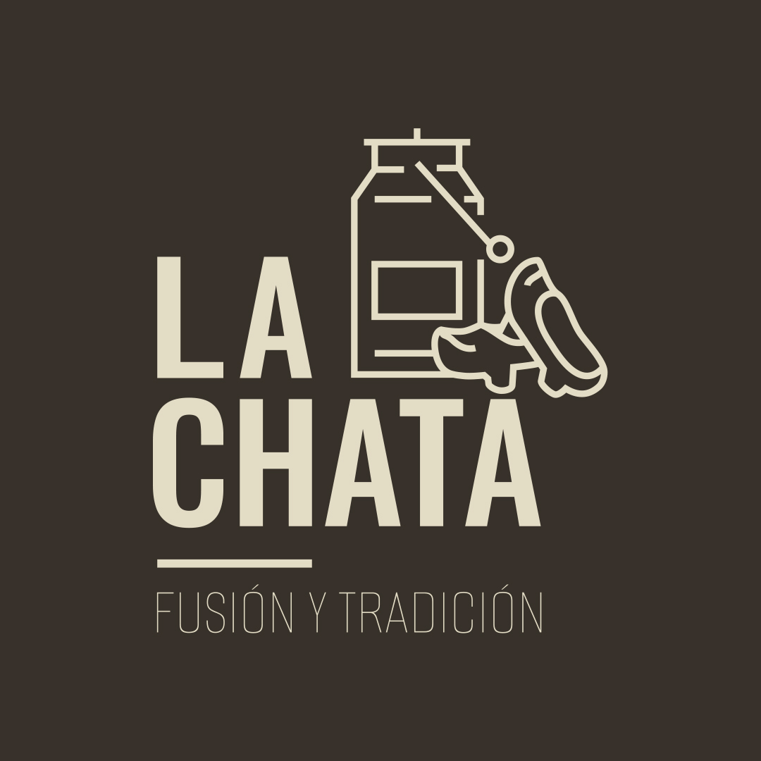 Logo Restaurante La Chata fondo marron oscuro letras marron claro