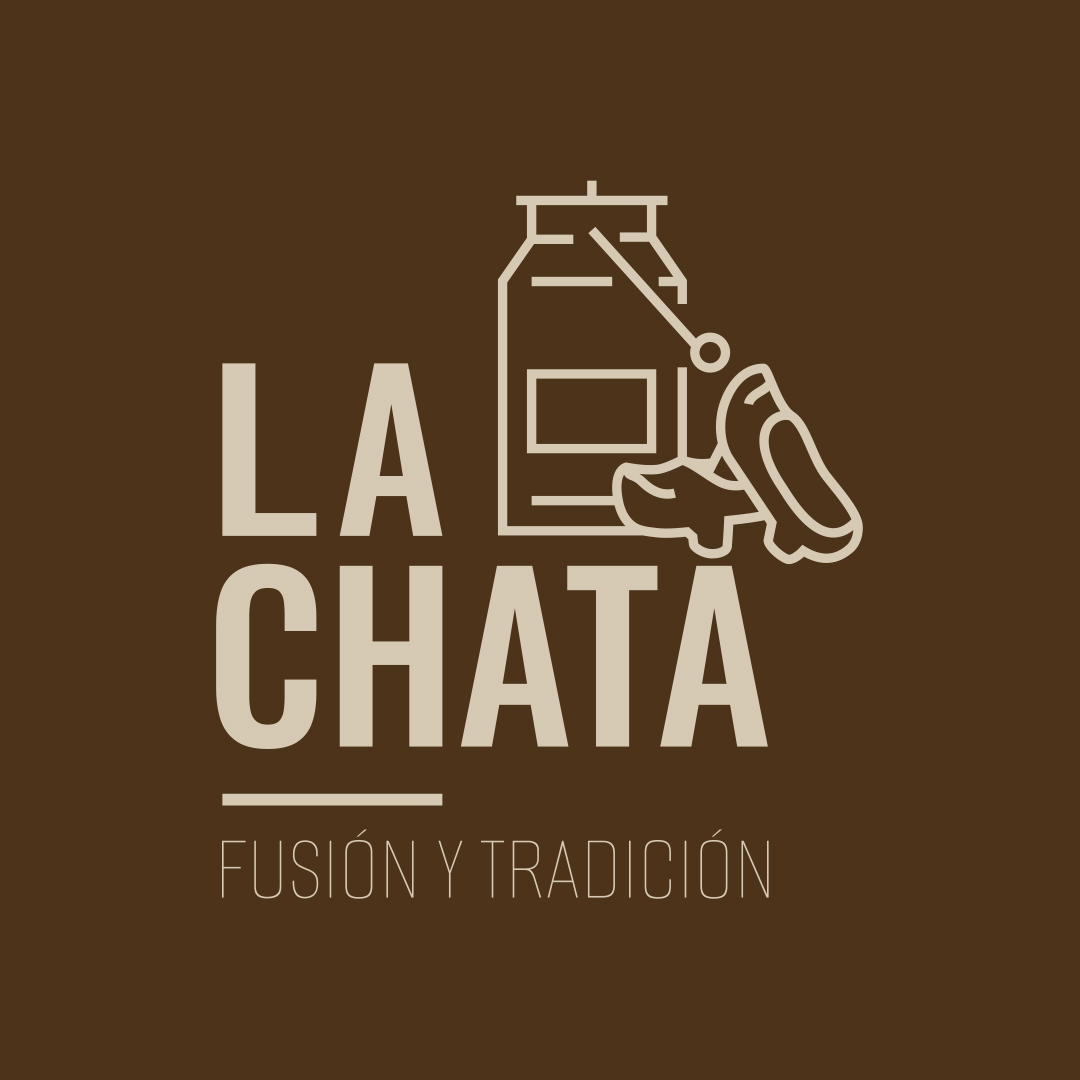 Logo Restaurante La Chata fondo marron semi oscuro letras marron claro