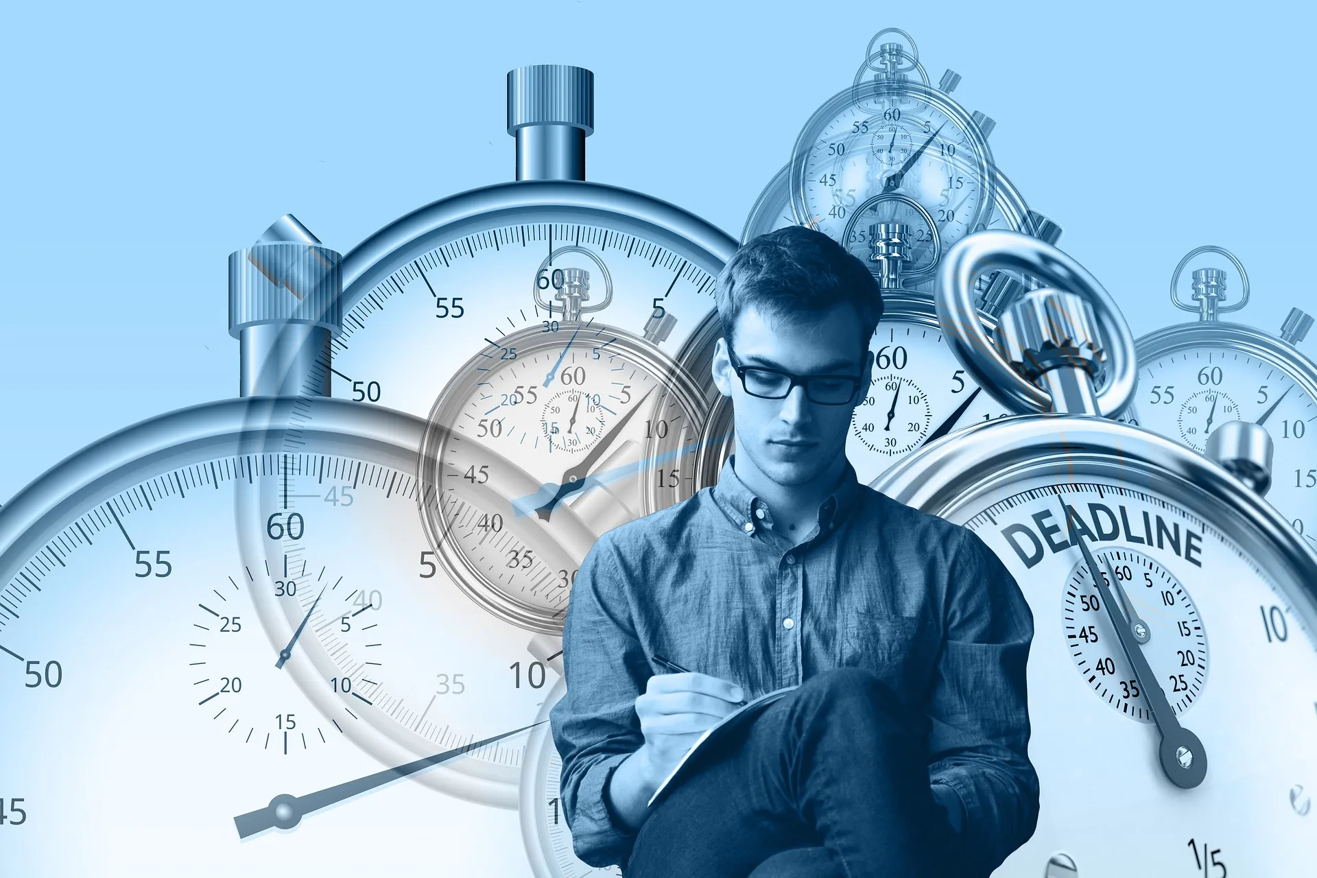 Imagen persona escribiendo y de fondo varios relojes