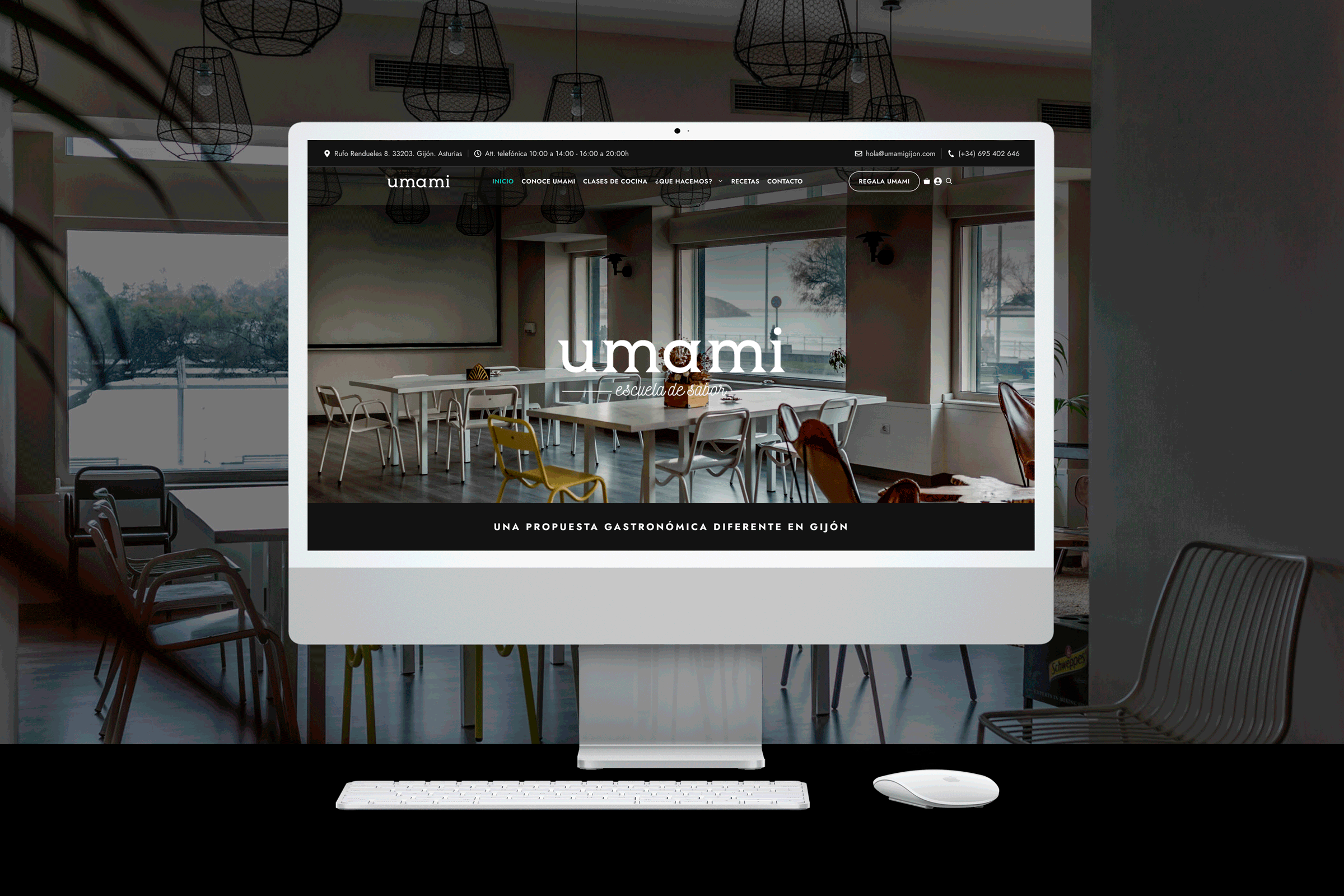 Escritorio con pantalla mostrando sitio web de Umami.
